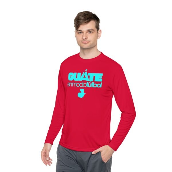 Camiseta unisex ligera manga larga espíritu guatemalteco perfecta para cualquier aficionado al fútbol.