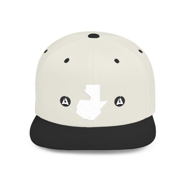 Gorra snapback con mapa de GUATE, perfecta como accesorio de moda para días de verano y salidas informales.