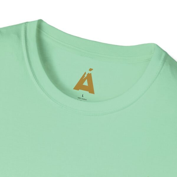Celebra tu herencia guatemalteca con esta camiseta unisex con orgullo, perfecta para pasear.