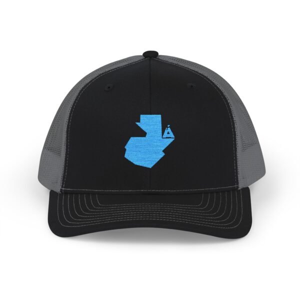 Elegante gorra de Camionero, bordada, perfecta para uso casual, una opción moderna y cómoda.