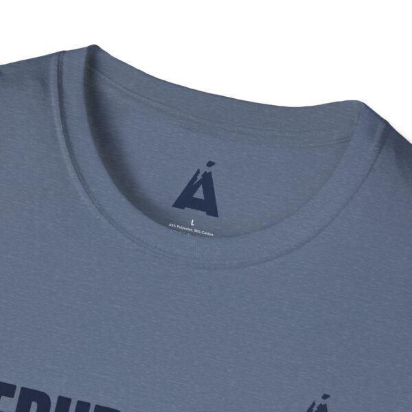 Celebra tu herencia guatemalteca con esta camiseta unisex con orgullo, perfecta para pasear.