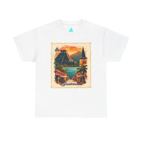 Celebra tu herencia guatemalteca con esta camiseta unisex con orgullo, perfecta para pasear.