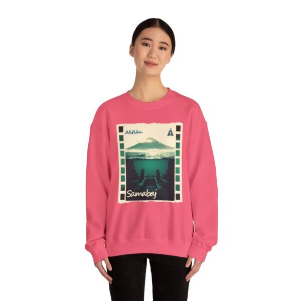 Sudadera unisex de cuello redondo de inspiración vintage de Samabaj, una prenda acogedora y moderna.