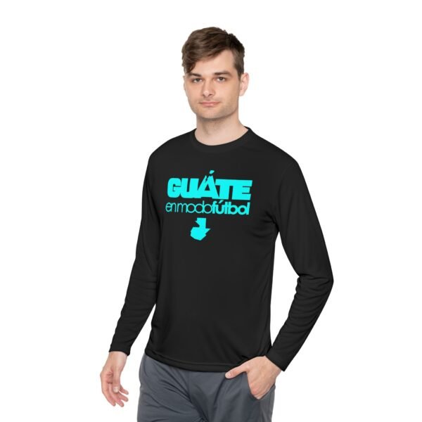 Camiseta unisex ligera manga larga espíritu guatemalteco perfecta para cualquier aficionado al fútbol.