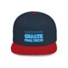 Esta gorra plana es elegante y ajustable, perfecta para el día a día.