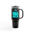 Elegante taza térmica de GUATE, ideal para quienes disfrutan de sus bebidas en movimiento.