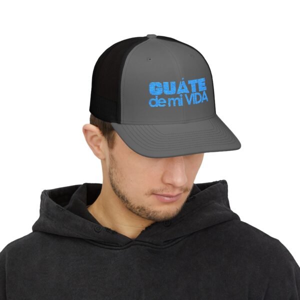 Elegante gorra de Camionero, bordada, perfecta para uso casual, una opción moderna y cómoda.