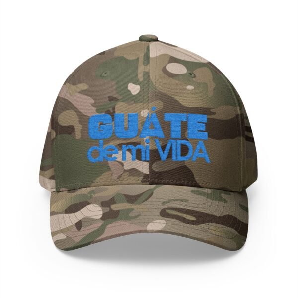Elegante gorra bordada cerrada para cualquier ocasión. Perfecta como gorra deportiva.