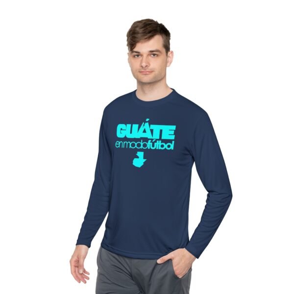 Camiseta unisex ligera manga larga espíritu guatemalteco perfecta para cualquier aficionado al fútbol.