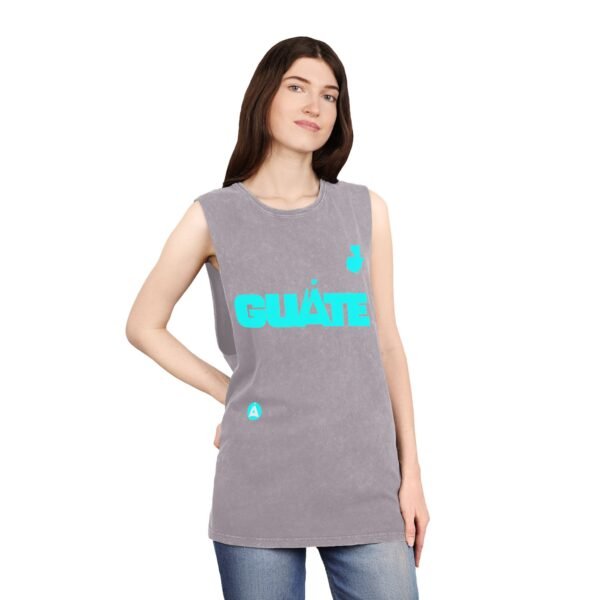 Camiseta unisex de GUATE con lavado a la piedra irradia, estilo relajado y natural, ideal para salidas informales.