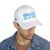 Elegante gorra bordada cerrada para cualquier ocasión. Perfecta como gorra deportiva.