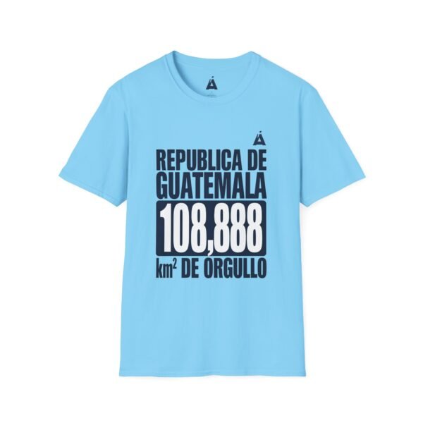 Celebra tu herencia guatemalteca con esta camiseta unisex con orgullo, perfecta para pasear.