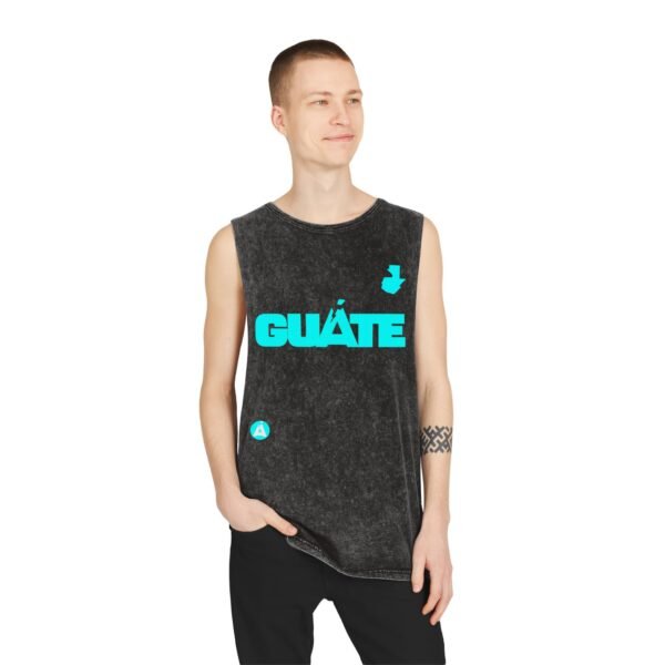 Camiseta unisex de GUATE con lavado a la piedra irradia, estilo relajado y natural, ideal para salidas informales.