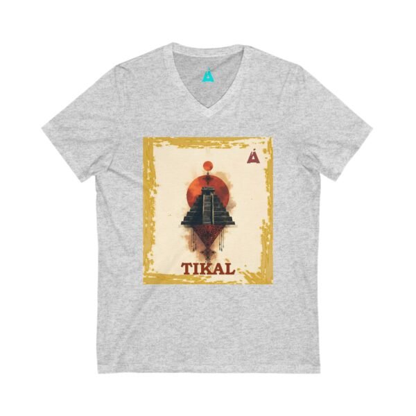 La camiseta unisex Tikal Vintage de cuello en V ofrece un look casual pero elegante.