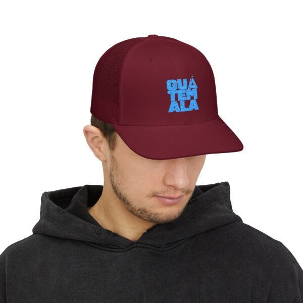 Elegante gorra de Camionero, bordada, perfecta para uso casual, una opción moderna y cómoda.