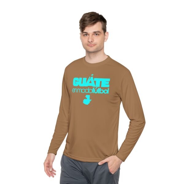 Camiseta unisex ligera manga larga espíritu guatemalteco perfecta para cualquier aficionado al fútbol.