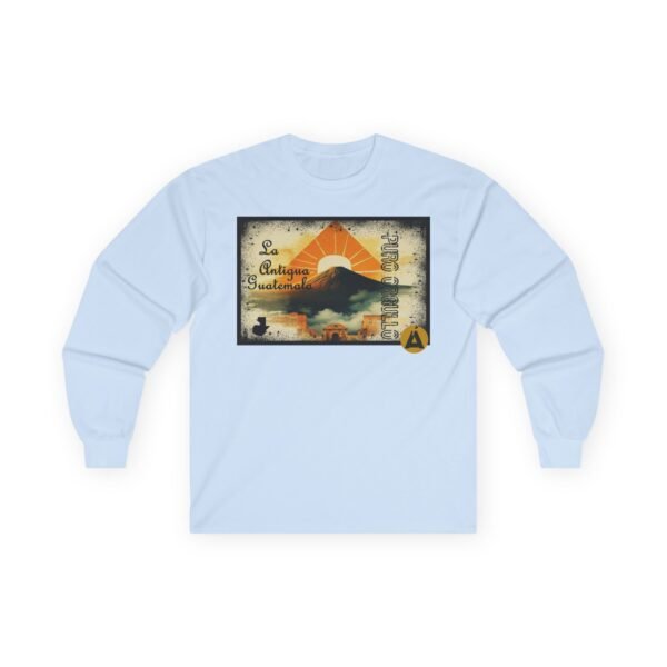 Camiseta de manga larga inspirada en La antigua Guatemala, unisex, ideal para quienes aman viajar y la aventura.