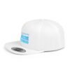 Esta gorra plana es elegante y ajustable, perfecta para el día a día.