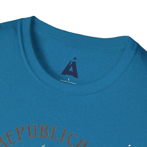 Celebra tu herencia guatemalteca con esta camiseta unisex con orgullo, perfecta para pasear.