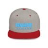 Esta gorra plana es elegante y ajustable, perfecta para el día a día.