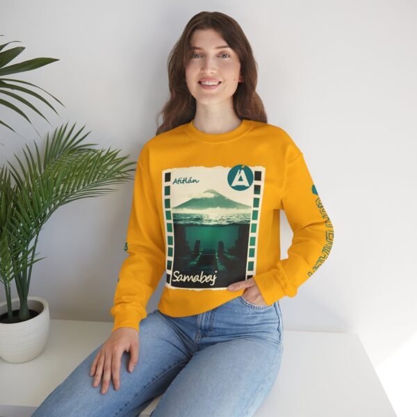 Sudadera unisex de cuello redondo de inspiración vintage de Samabaj, una prenda acogedora y moderna.