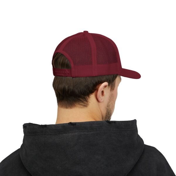 Demuestra tu amor por Guatemala con esta gorra snapback, perfecta para uso casual o aventuras al aire libre.