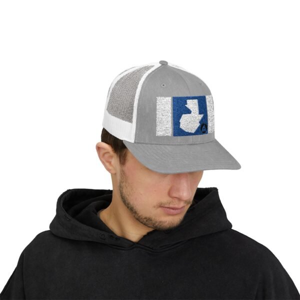 Demuestra tu amor por Guatemala con esta gorra snapback, perfecta para uso casual o aventuras al aire libre.