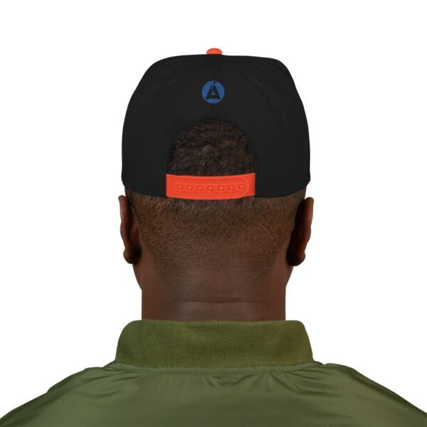 Gorra plana con visera ajustable y diseño de GUATE,  moderna para uso casual.