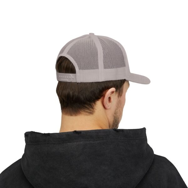 Demuestra tu amor por Guatemala con esta gorra snapback, perfecta para uso casual o aventuras al aire libre.