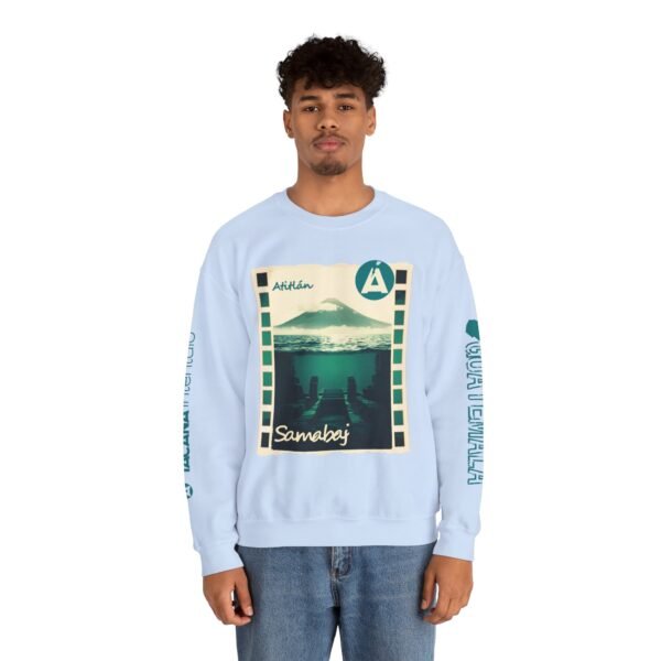 Sudadera unisex de cuello redondo de inspiración vintage de Samabaj, una prenda acogedora y moderna.
