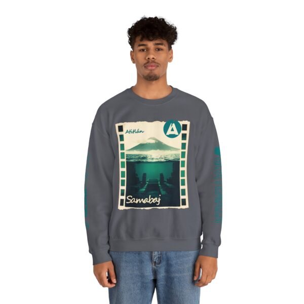 Sudadera unisex de cuello redondo de inspiración vintage de Samabaj, una prenda acogedora y moderna.