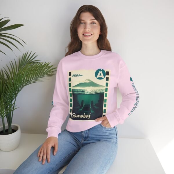Sudadera unisex de cuello redondo de inspiración vintage de Samabaj, una prenda acogedora y moderna.