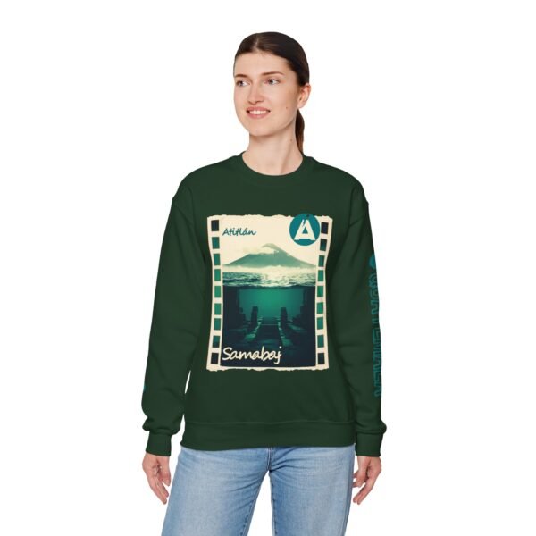 Sudadera unisex de cuello redondo de inspiración vintage de Samabaj, una prenda acogedora y moderna.
