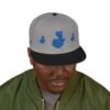 Gorra plana con visera ajustable y diseño de GUATE,  moderna para uso casual.