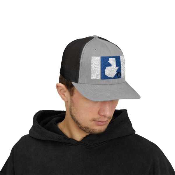 Demuestra tu amor por Guatemala con esta gorra snapback, perfecta para uso casual o aventuras al aire libre.