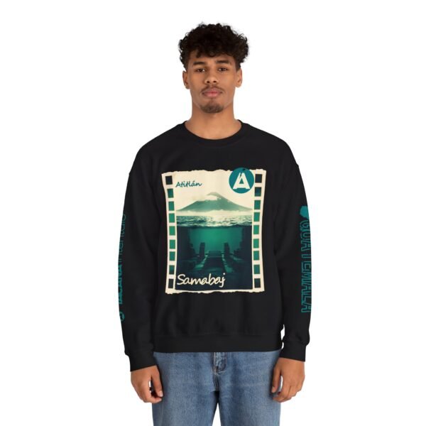 Sudadera unisex de cuello redondo de inspiración vintage de Samabaj, una prenda acogedora y moderna.