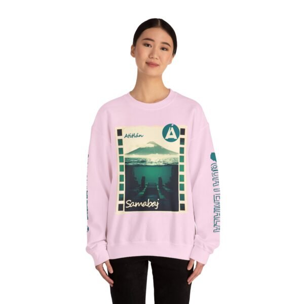 Sudadera unisex de cuello redondo de inspiración vintage de Samabaj, una prenda acogedora y moderna.