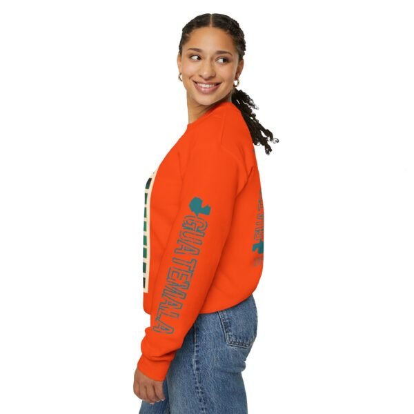 Sudadera unisex de cuello redondo de inspiración vintage de Samabaj, una prenda acogedora y moderna.