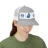 Elegante gorra de camionero con mapa de GUATE, perfecta para aventuras al aire libre.