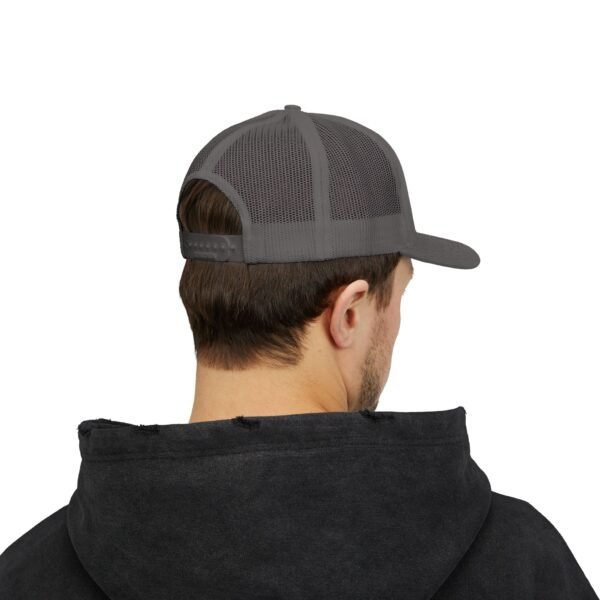 Demuestra tu amor por Guatemala con esta gorra snapback, perfecta para uso casual o aventuras al aire libre.