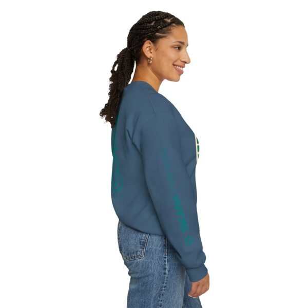 Sudadera unisex de cuello redondo de inspiración vintage de Samabaj, una prenda acogedora y moderna.