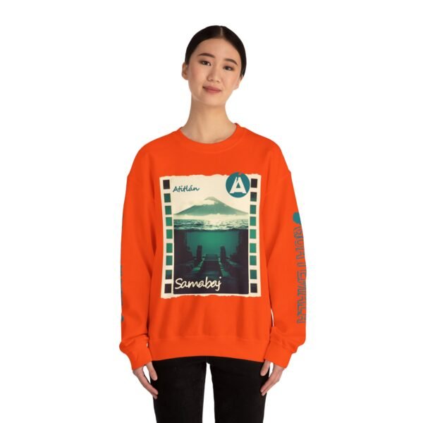 Sudadera unisex de cuello redondo de inspiración vintage de Samabaj, una prenda acogedora y moderna.