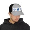 Elegante gorra de camionero con mapa de GUATE, perfecta para aventuras al aire libre.