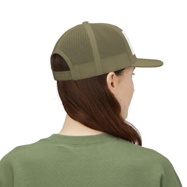 Elegante gorra de camionero con mapa de GUATE, perfecta para aventuras al aire libre.