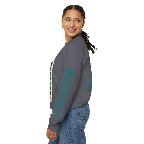 Sudadera unisex de cuello redondo de inspiración vintage de Samabaj, una prenda acogedora y moderna.