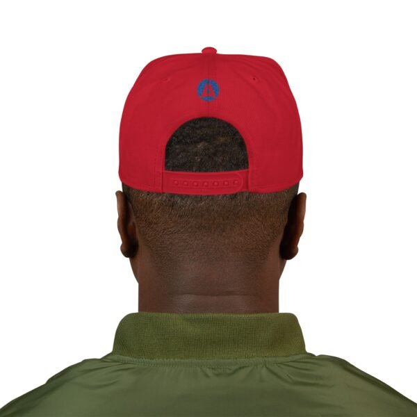 Gorra plana con visera ajustable y diseño de GUATE,  moderna para uso casual.