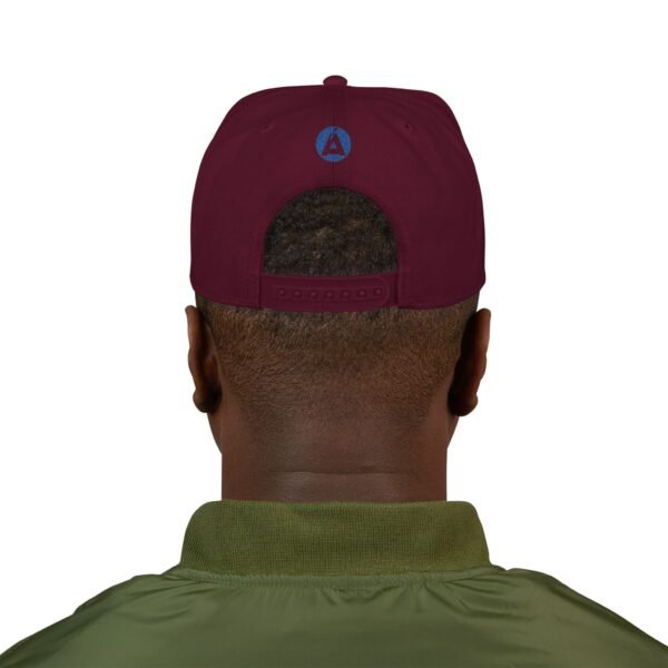 Gorra plana con visera ajustable y diseño de GUATE,  moderna para uso casual.