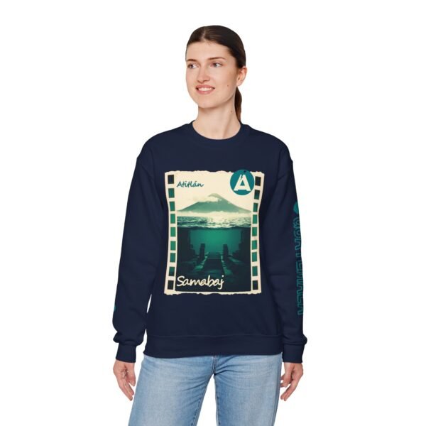 Sudadera unisex de cuello redondo de inspiración vintage de Samabaj, una prenda acogedora y moderna.
