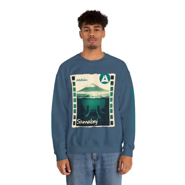 Sudadera unisex de cuello redondo de inspiración vintage de Samabaj, una prenda acogedora y moderna.