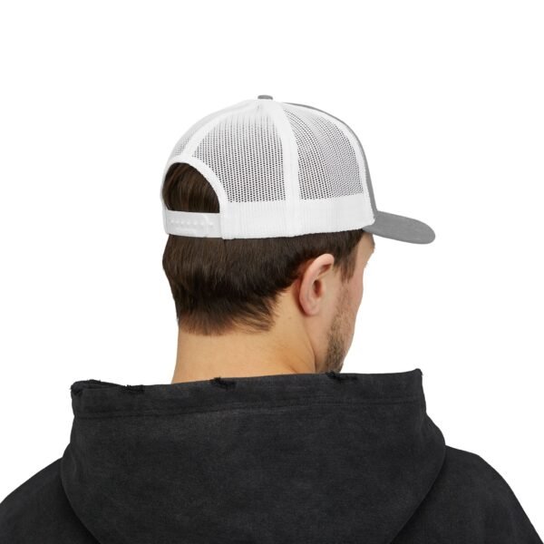 Demuestra tu amor por Guatemala con esta gorra snapback, perfecta para uso casual o aventuras al aire libre.